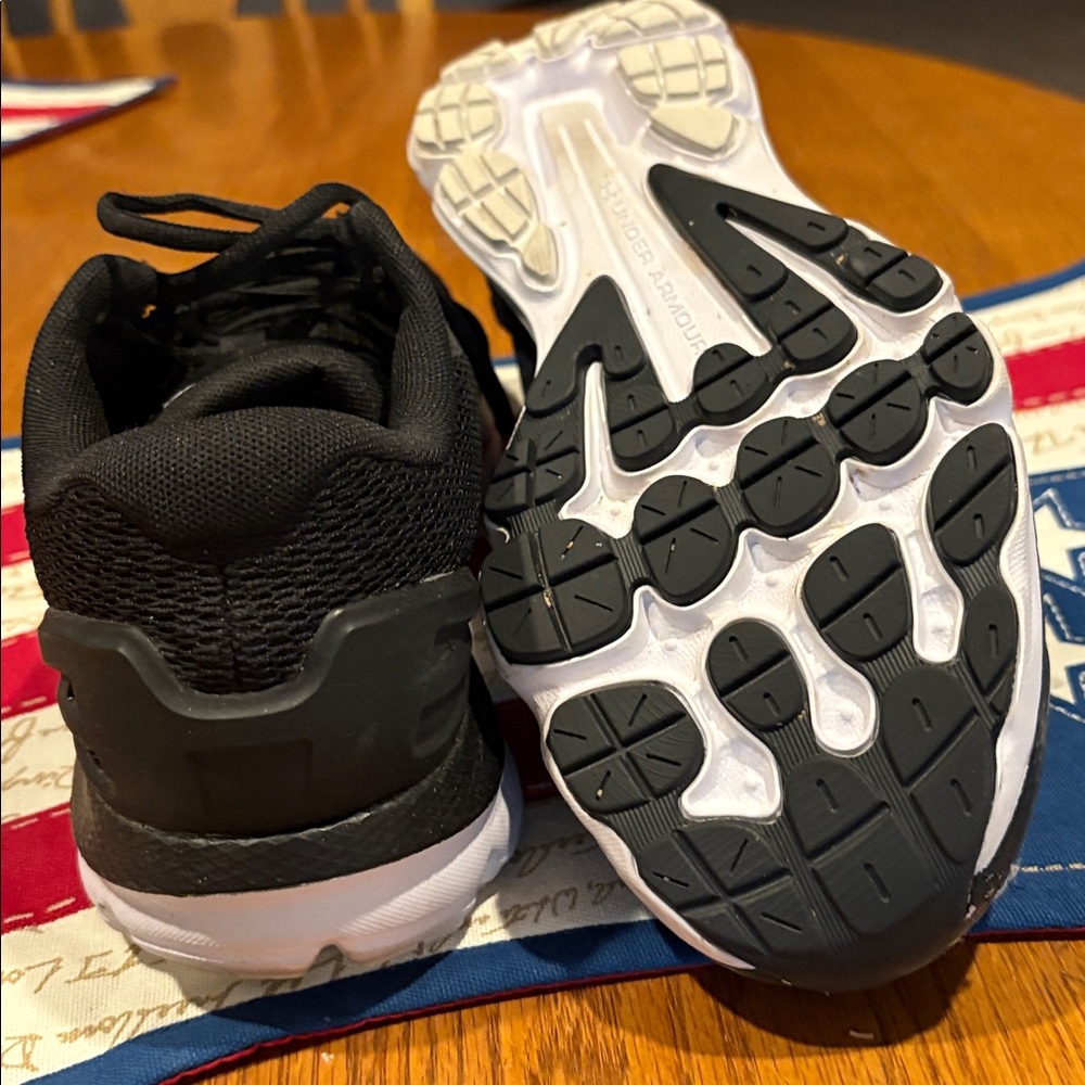 NWOT Men’s Under Armour Black Athletic Shoes, Charged Gemini, great condition 10 - Picture 9 of 10